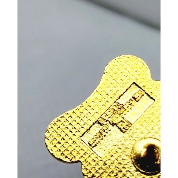 Ontario Floral Pin - Embrace the Beauty of Ontario with Our Exquisite Floral Pin - Picture 3 of 16